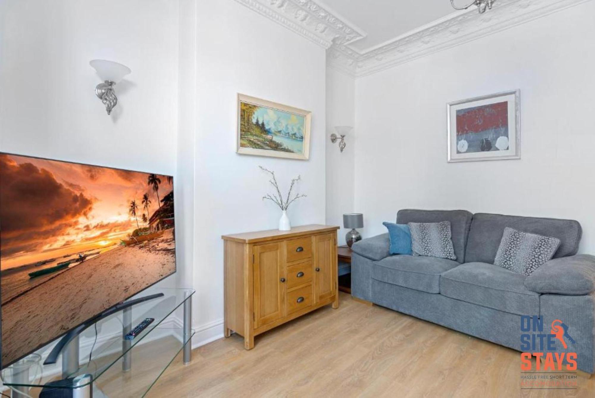 Onsitestays - Tranquil 2 Bedroom Apartment With Large Kitchen, Private Garden Near Wimbledon Station Londra Dış mekan fotoğraf