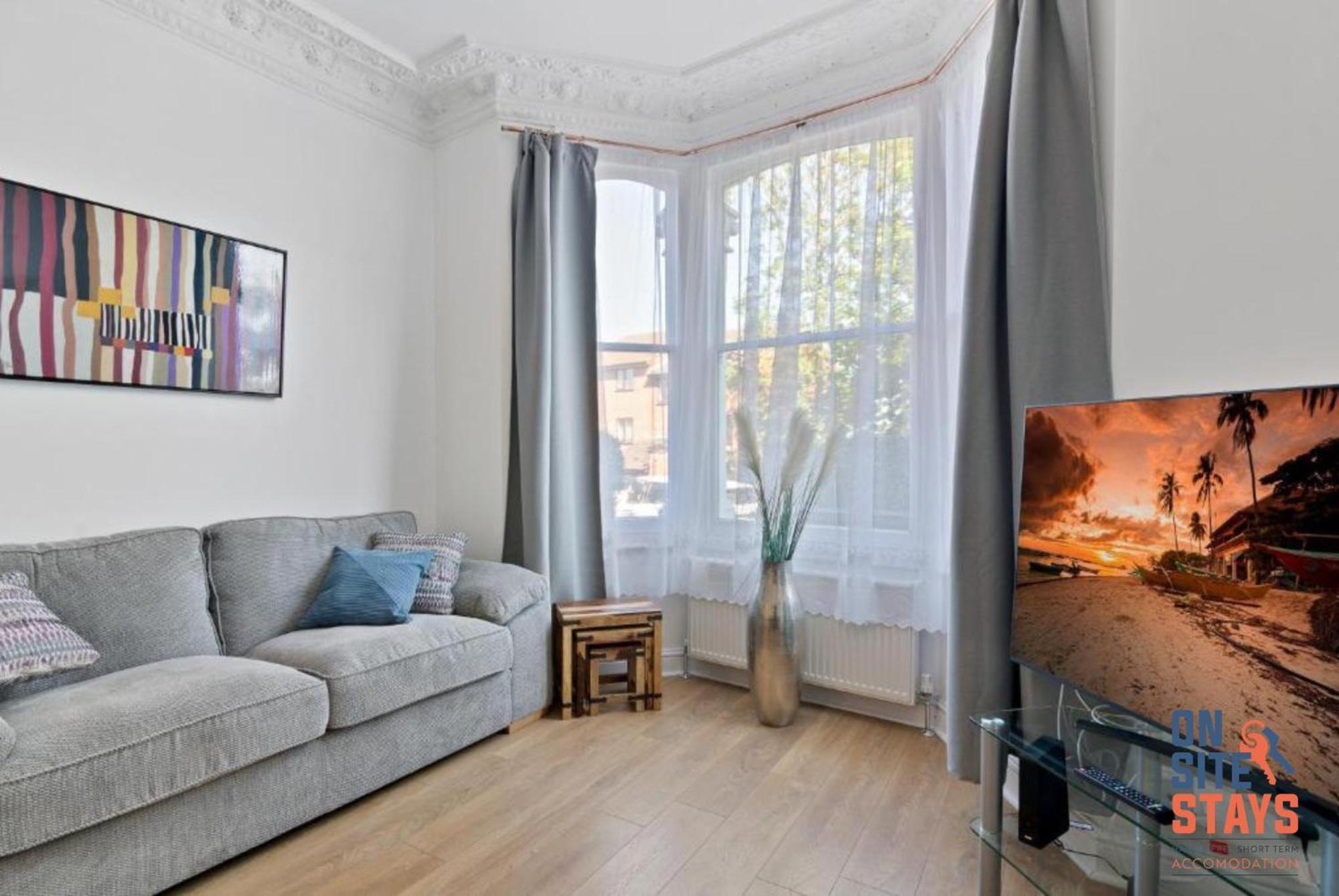 Onsitestays - Tranquil 2 Bedroom Apartment With Large Kitchen, Private Garden Near Wimbledon Station Londra Dış mekan fotoğraf