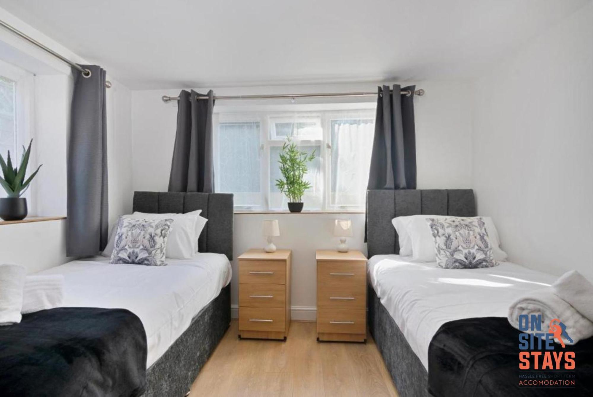 Onsitestays - Tranquil 2 Bedroom Apartment With Large Kitchen, Private Garden Near Wimbledon Station Londra Dış mekan fotoğraf