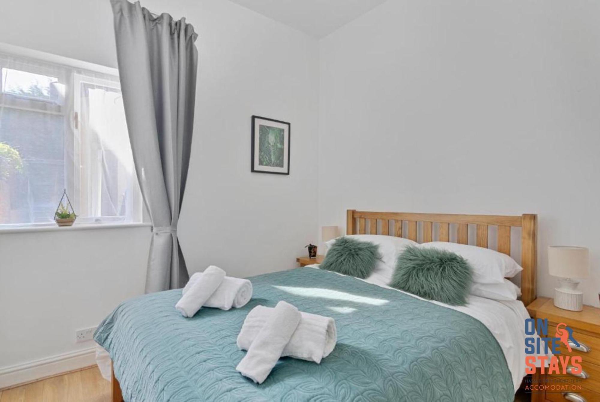 Onsitestays - Tranquil 2 Bedroom Apartment With Large Kitchen, Private Garden Near Wimbledon Station Londra Dış mekan fotoğraf