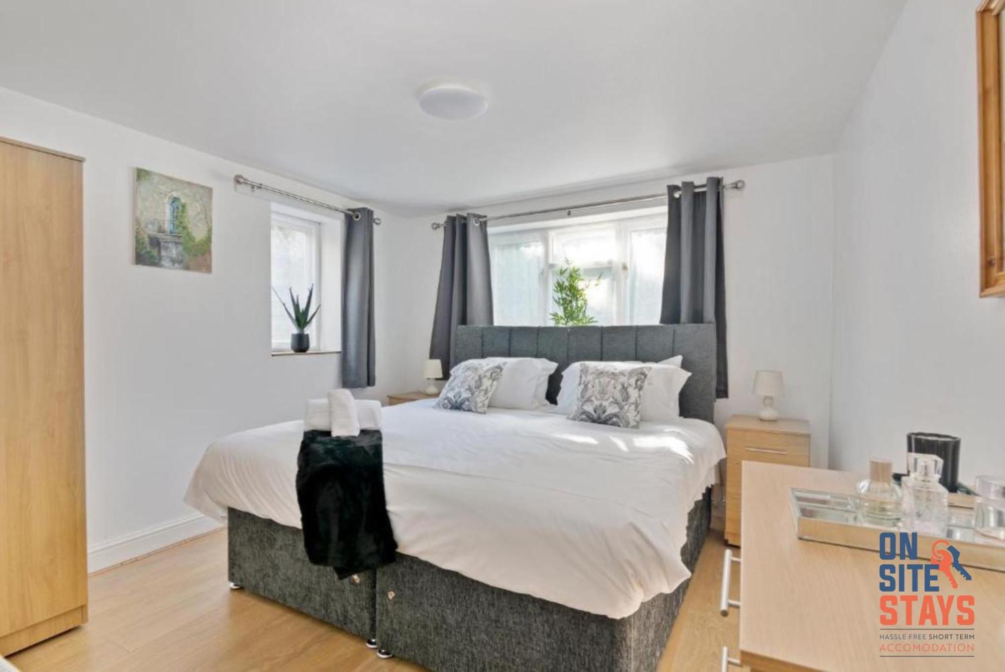 Onsitestays - Tranquil 2 Bedroom Apartment With Large Kitchen, Private Garden Near Wimbledon Station Londra Dış mekan fotoğraf