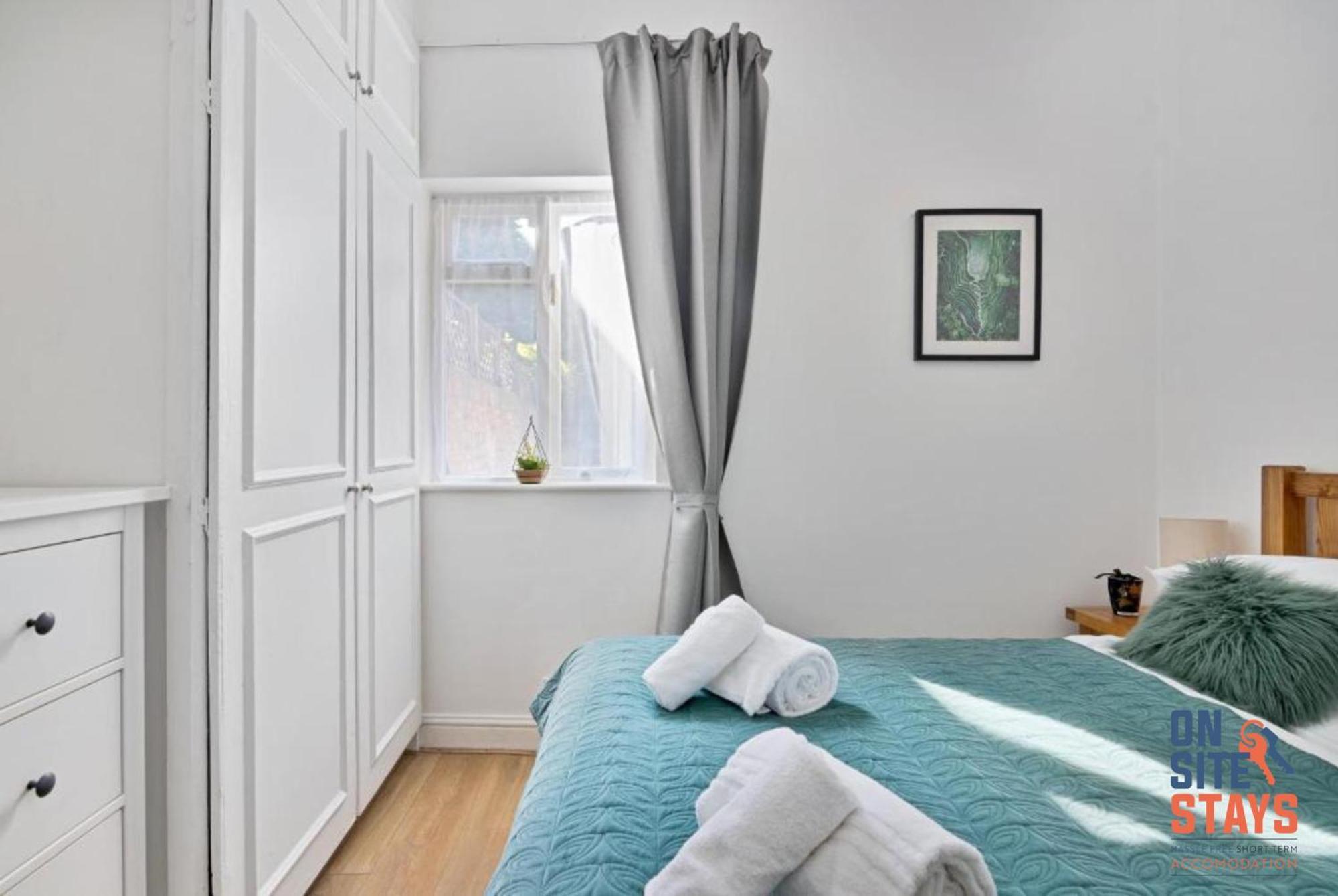 Onsitestays - Tranquil 2 Bedroom Apartment With Large Kitchen, Private Garden Near Wimbledon Station Londra Dış mekan fotoğraf